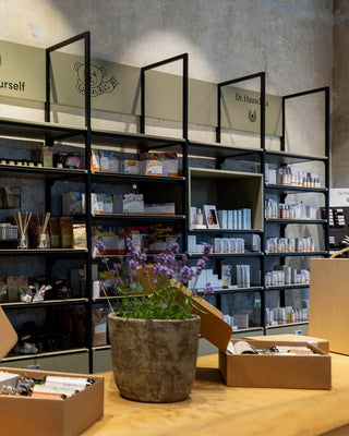 retail-design-planning-layout-aromapflege-vienna-mandai-design